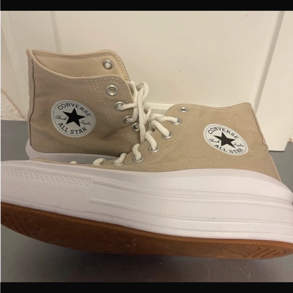 Converse Women's Chuck Taylor All Star Move High Platform Top Sneakers
Sz 9